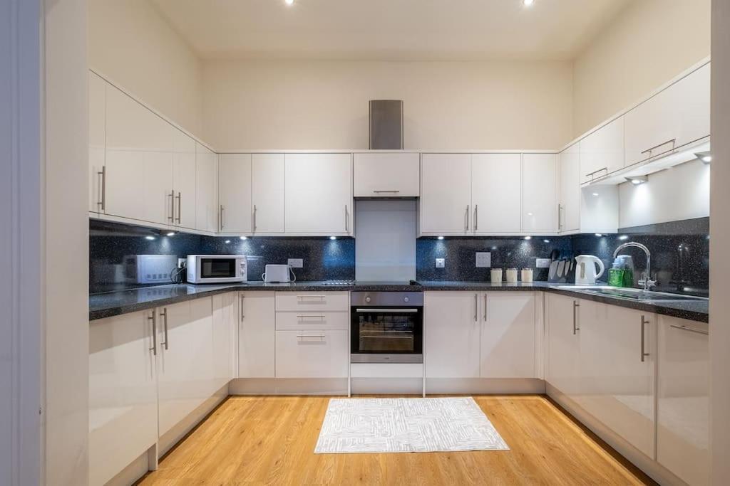 2 Bed 2 Bath Spacious Apartment In Central Aberdeen Exterior photo